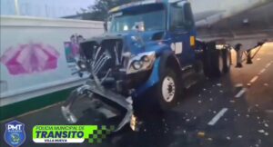 accidente de tráiler en calzada Aguilar Batres