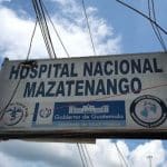 diligencia de la fiscalía contra la corrupción en hospital nacional de Mazatenango