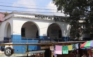 diligencia de la fiscalía contra la corrupción en hospital nacional de Mazatenango