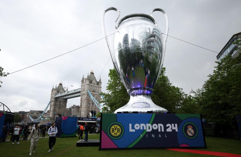 London (United Kingdom), 30/05/2024.- Soccer fans attend the Champions Festival at Potters Fields Park in London, Britain, 30 May 2024. Borussia Dortmund plays Real Madrid in the UEFA Champions League final at Wembley in London on 01 June 2024. (Liga de Campeones, Rusia, Reino Unido, Londres) EFE/EPA/ANDY RAIN