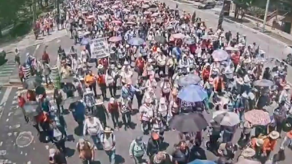 manifestación de maestros, 2 de mayo