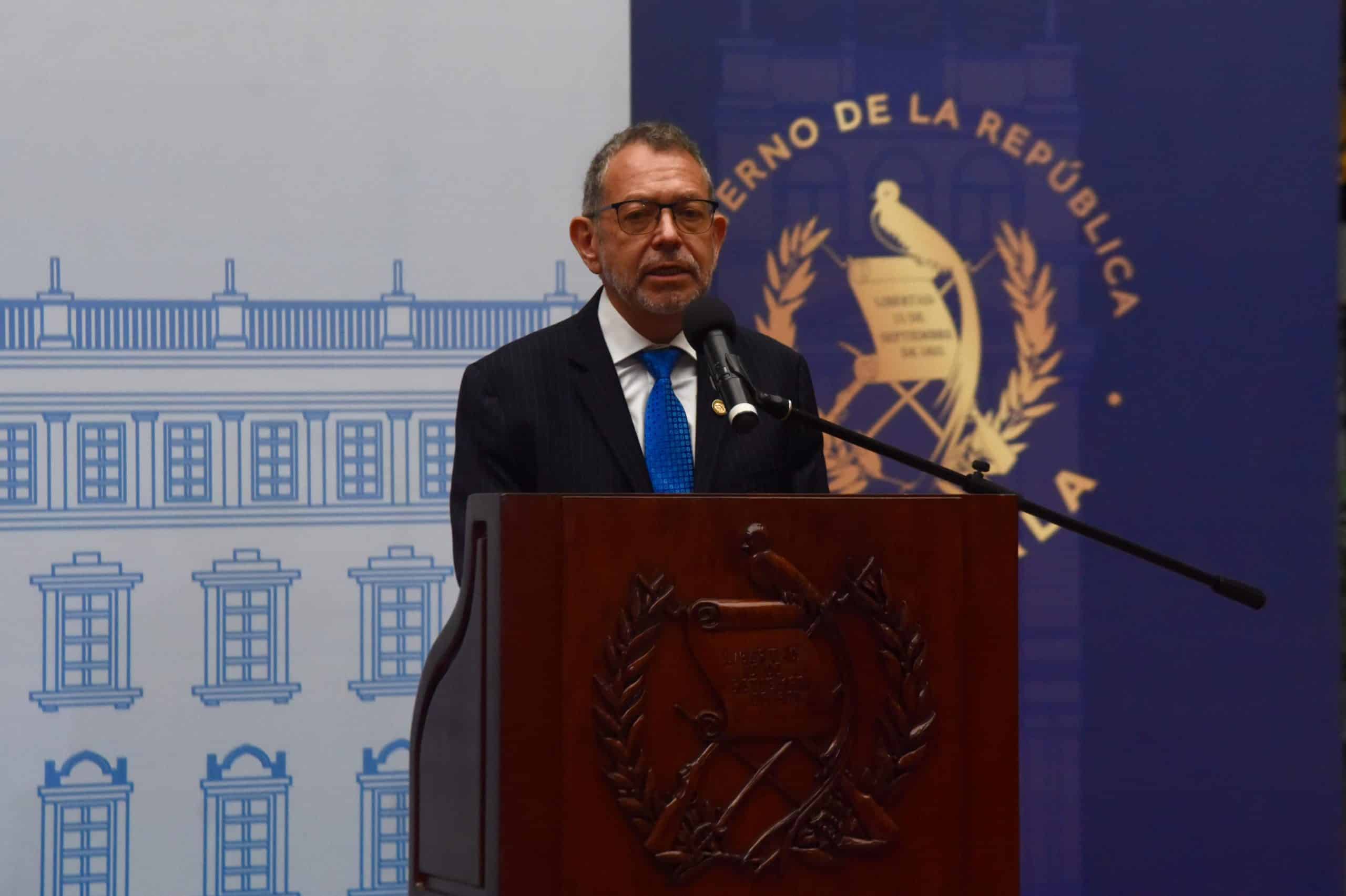 ministro de Comunicaciones, Félix Alvarado