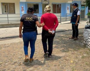 Capturan a mujer señalada de darle muerte a golpes a su sobrino en San Miguel Petapa