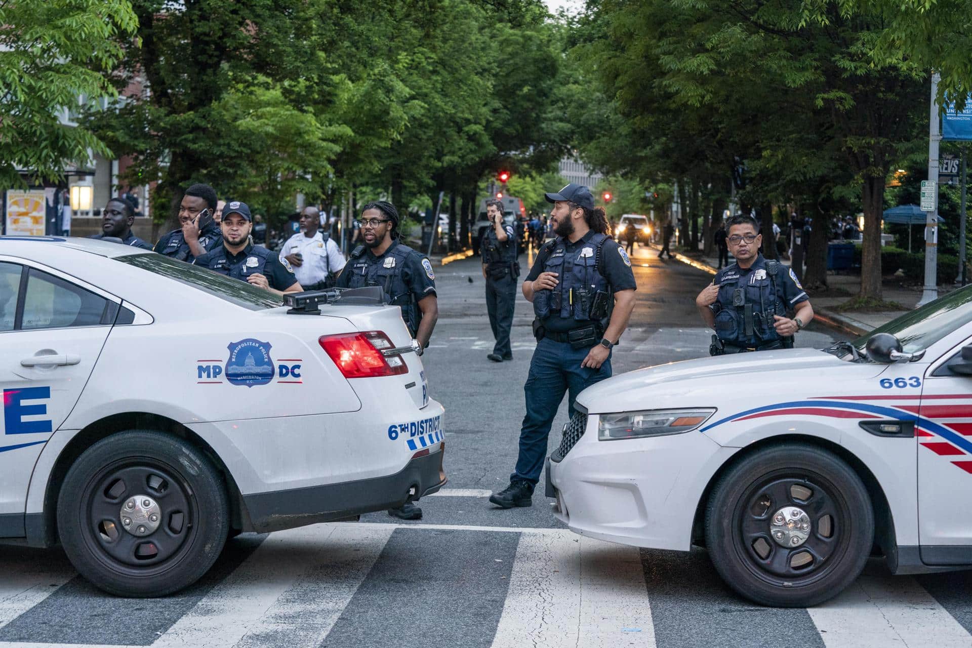 Policía desmantela campamento de protesta en Universidad George Washington
