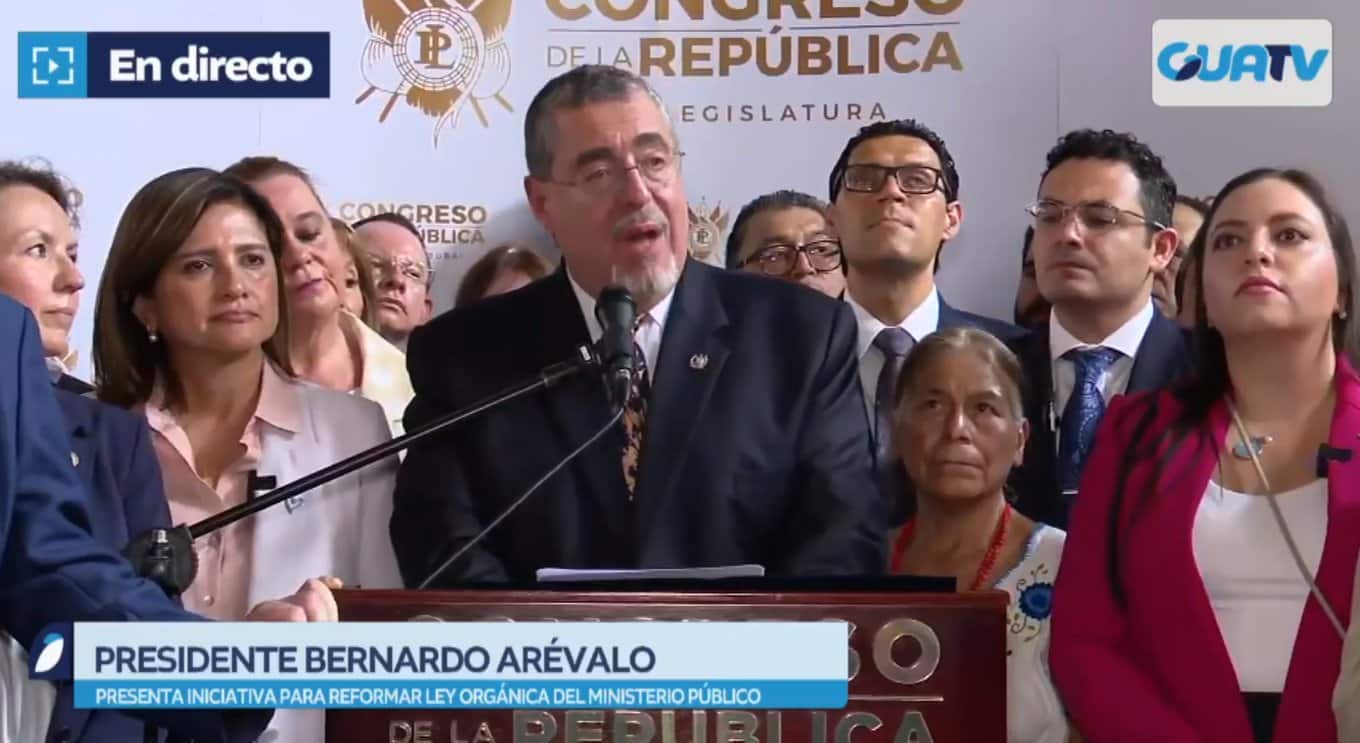 Presidente Bernardo Arévalo presenta iniciativa para reformar ley del MP