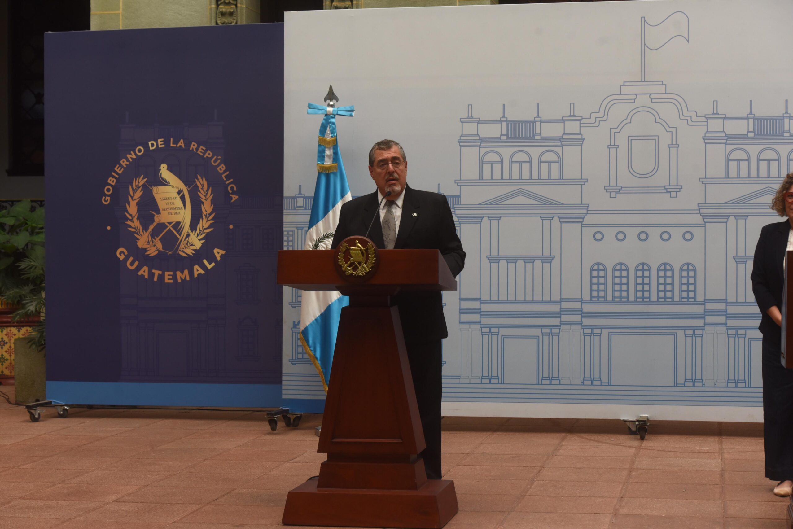 presidente Bernardo Arévalo anuncia medidas para mejorar economía de ciudadanos