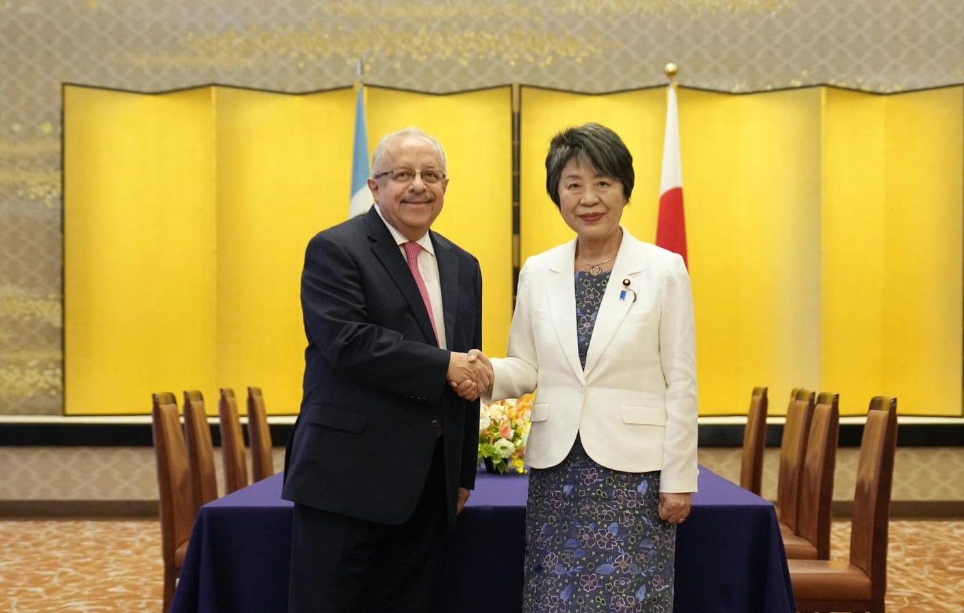 Japón y Guatemala se comprometen a estrechar cooperación