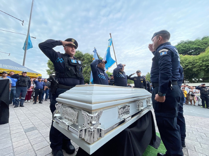 Honras fúnebres de agente de la Policía Municipal de Villa Nueva fallecida en ataque armado