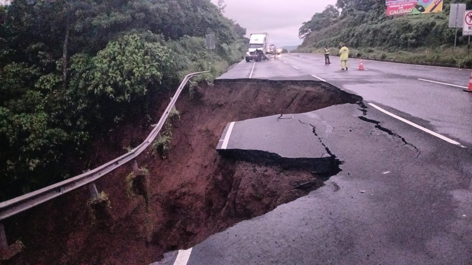 hundimiento ruta al Pacífico