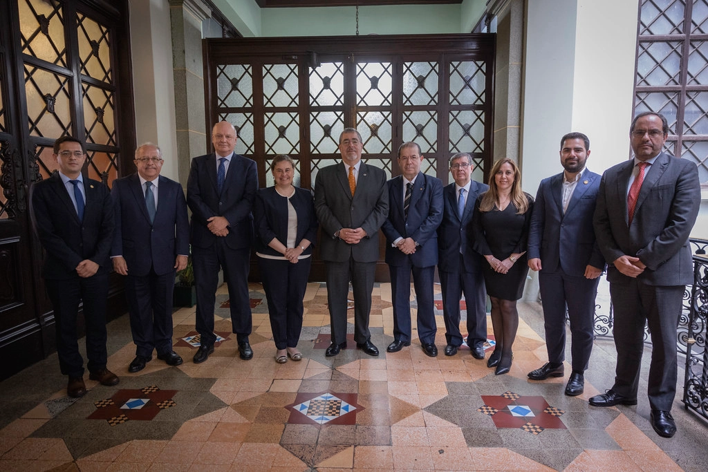 Presidente Bernardo Arévalo recibió a misión de observación de la OEA que dará seguimiento a elección de Cortes