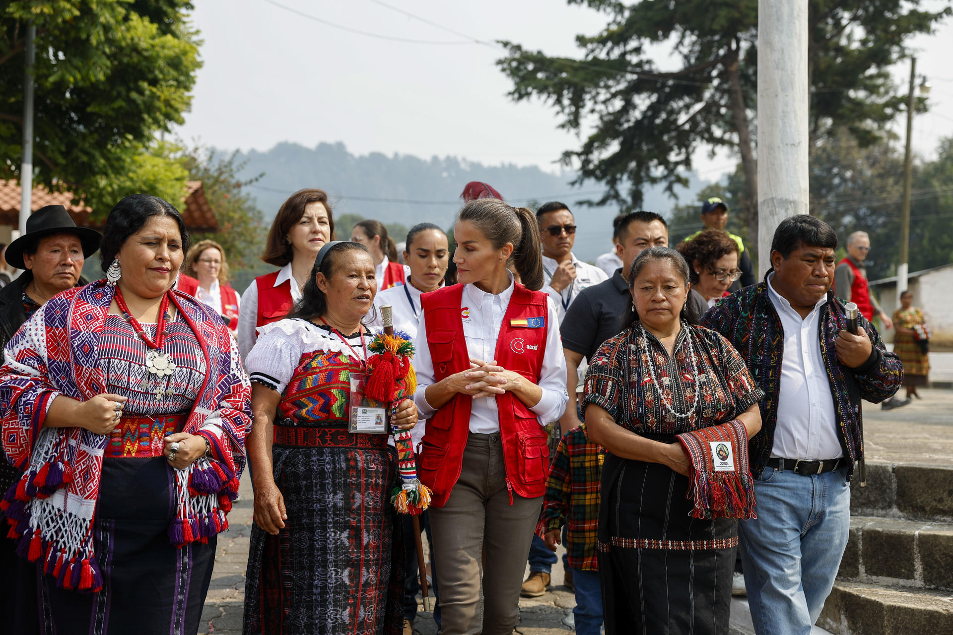 reina Letizia visita Sololá, Guatemala, en viaje de cooperación