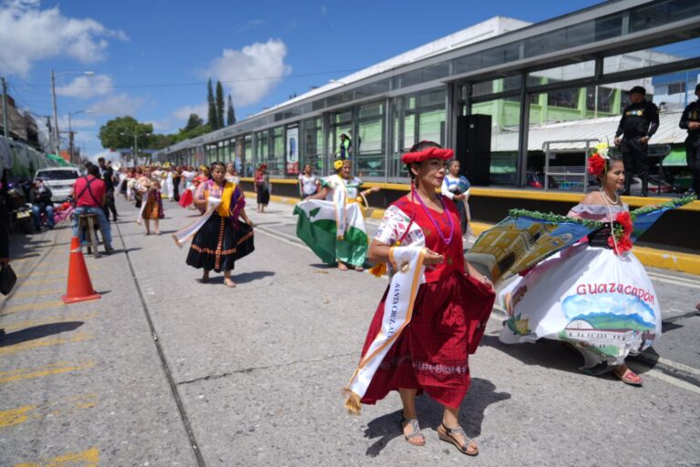 Desfile de la PNC 002