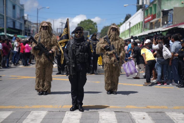 Desfile de la PNC 004