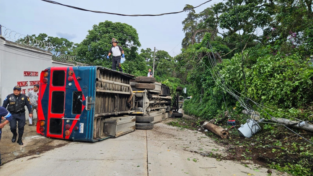 accidente de bus con niños en Antigua Guatemala