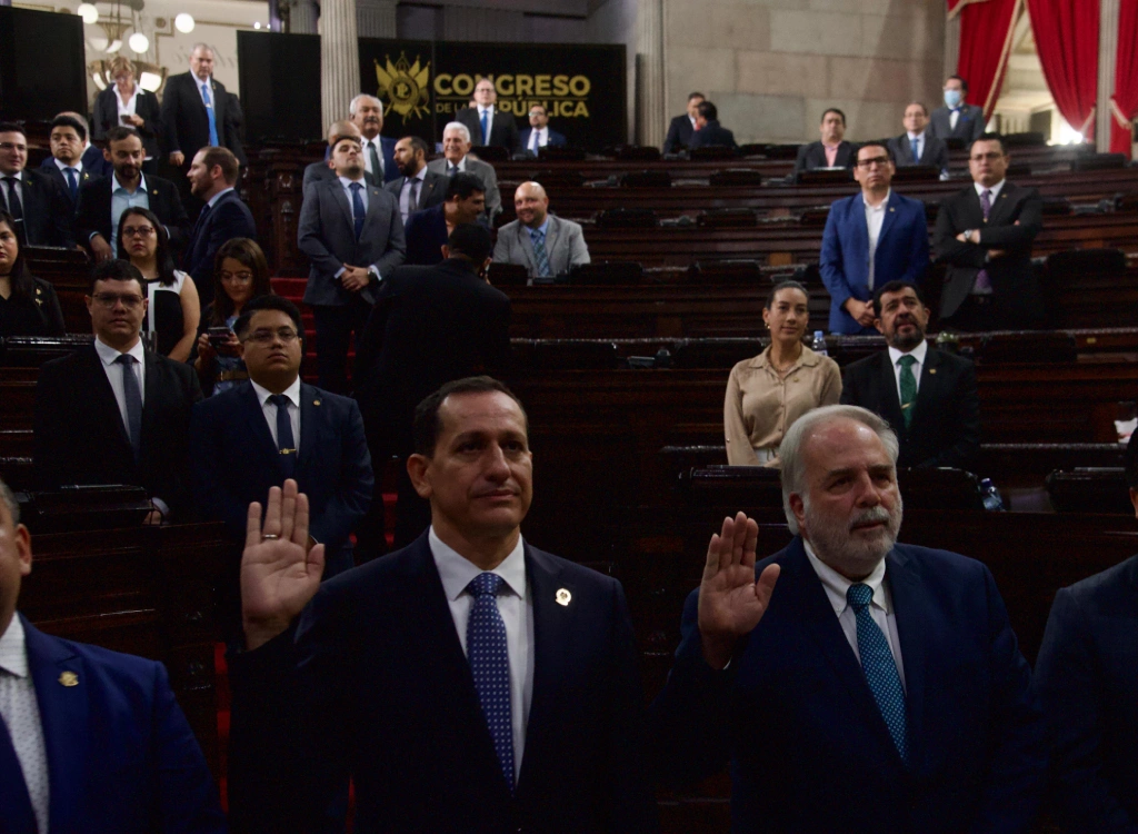 Congreso juramenta a decanos Arturo Saravia y Luis Antonio Ruano para integrar comisiones de postulación