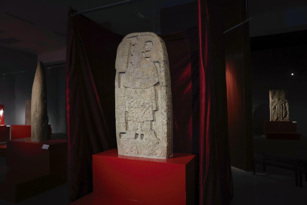 Una estela maya sagrada regresa a Guatemala, después de 2 años en un museo de Nueva York