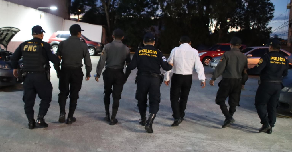 Capturan a guardias de seguridad privada en zona 4 de Mixco