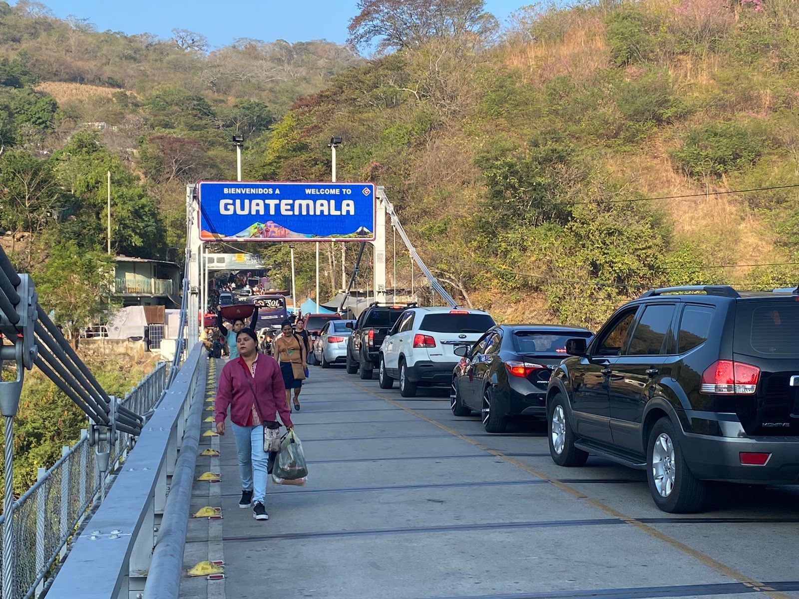 turistas salvadoreños llegan a Guatemala por Fiestas Agostinas