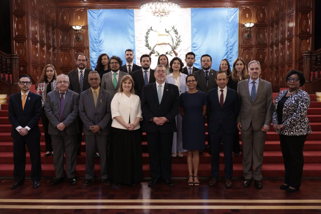 misión de CIDH se reúne con el presidente Bernardo Arévalo