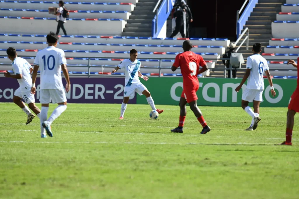 Guatemala ante Panamá en Premundial Sub-20 de Concacaf.