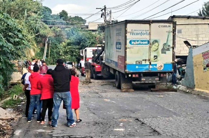 accidente de camión en Villa Nueva