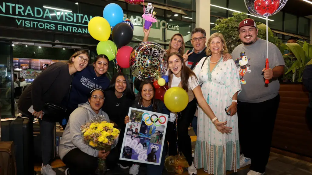 Arribo de atletas de Guatemala tras participación en París 2024