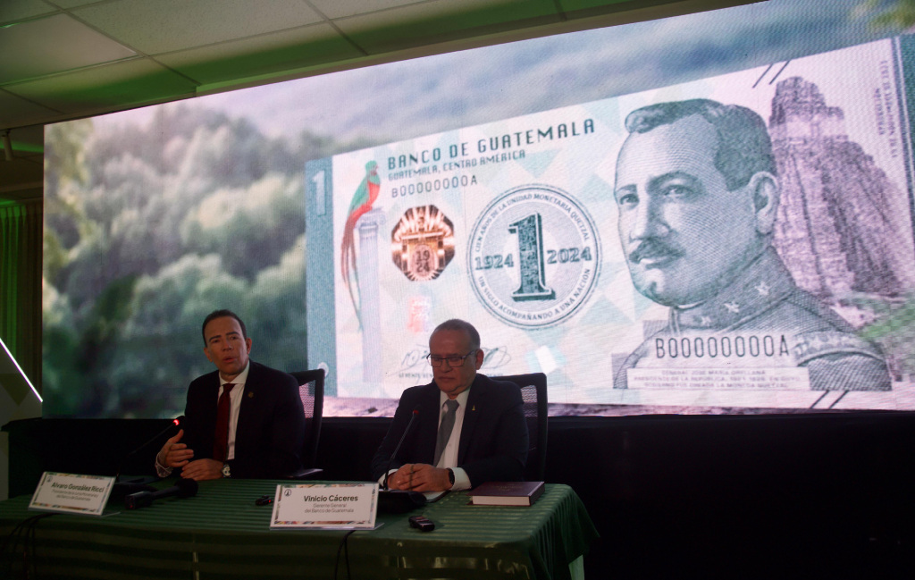 Banguat presenta billete conmemorativo de un quetzal