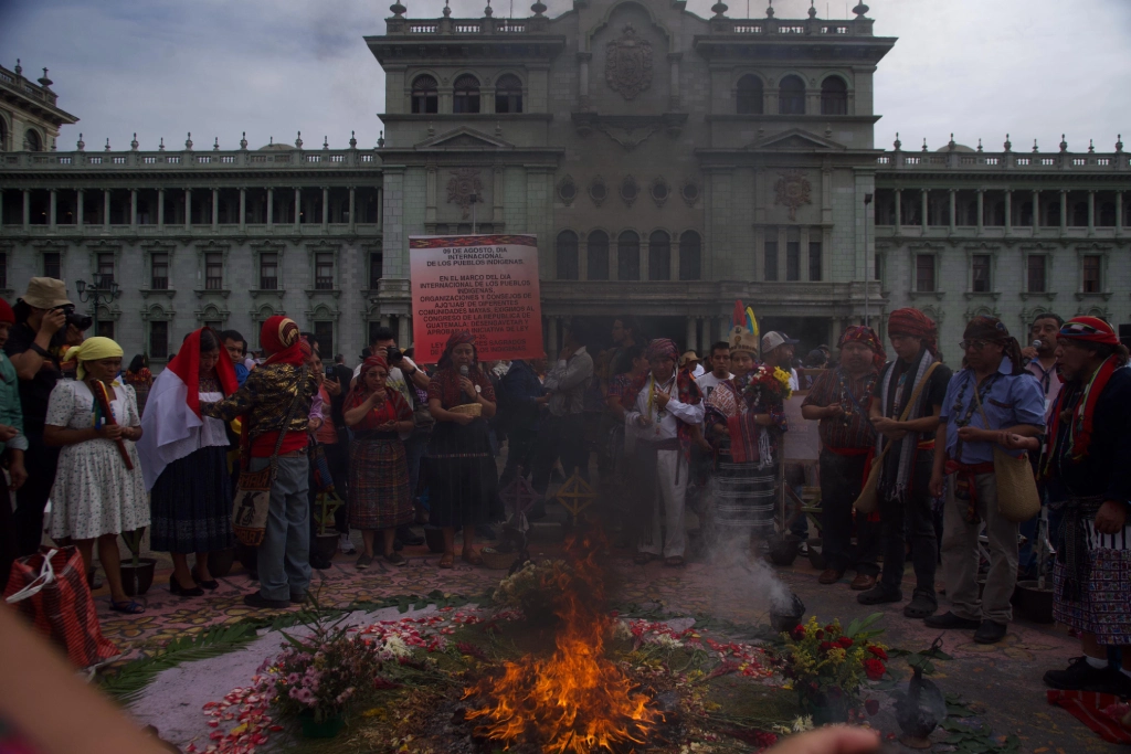 Actividades en plaza de la Constitución en el Día Internacional de los Pueblos Indígenas