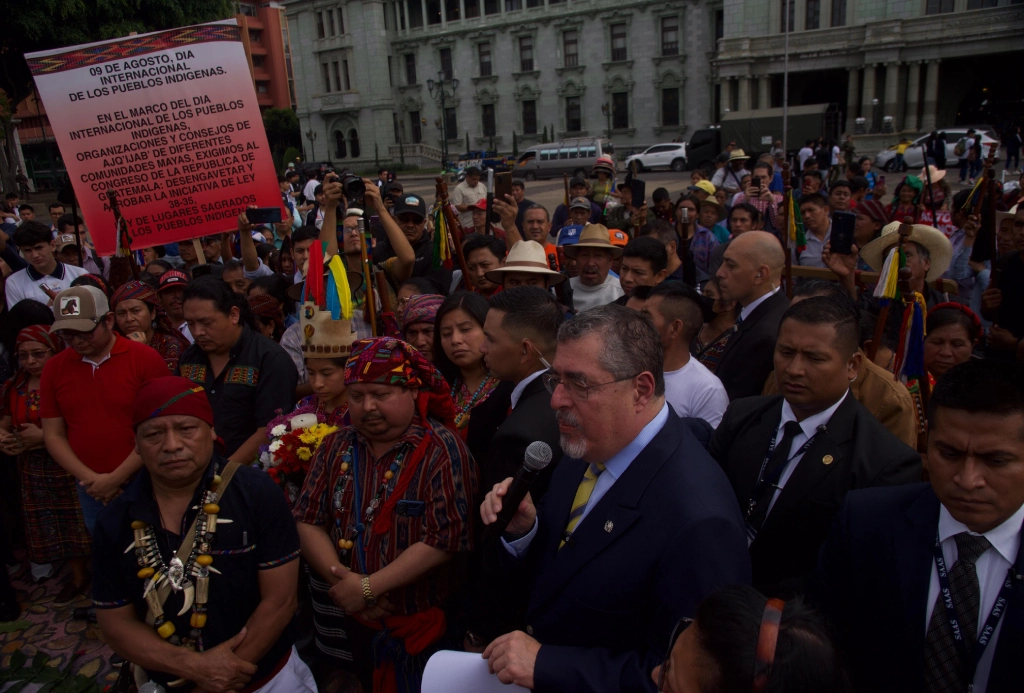 Actividades en plaza de la Constitución en el Día Internacional de los Pueblos Indígenas