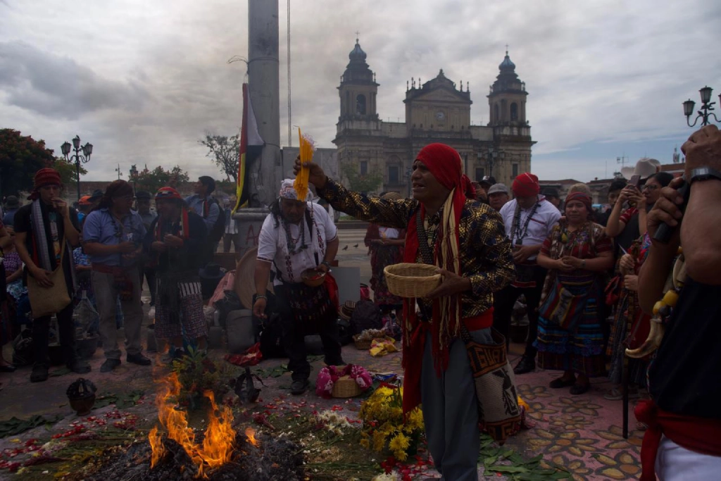 Actividades en plaza de la Constitución en el Día Internacional de los Pueblos Indígenas