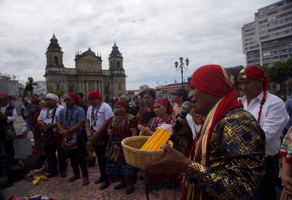 Actividades en plaza de la Constitución en el Día Internacional de los Pueblos Indígenas