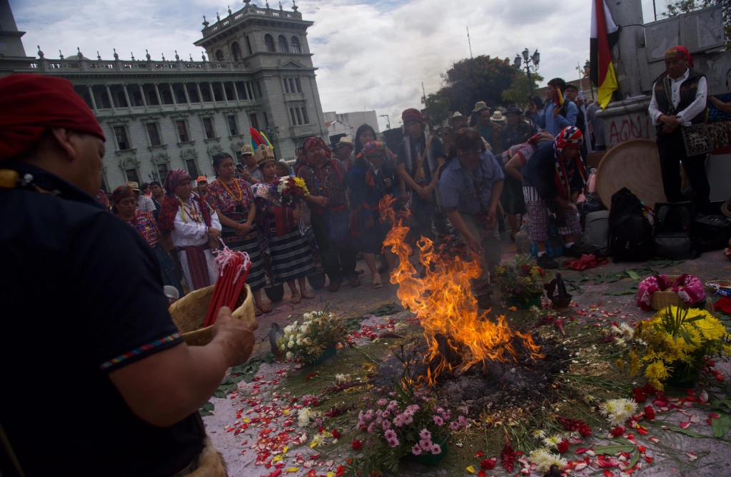 Actividades en plaza de la Constitución en el Día Internacional de los Pueblos Indígenas