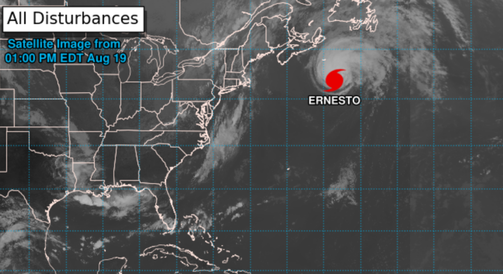 Huracán Ernesto avanza hacia Canadá