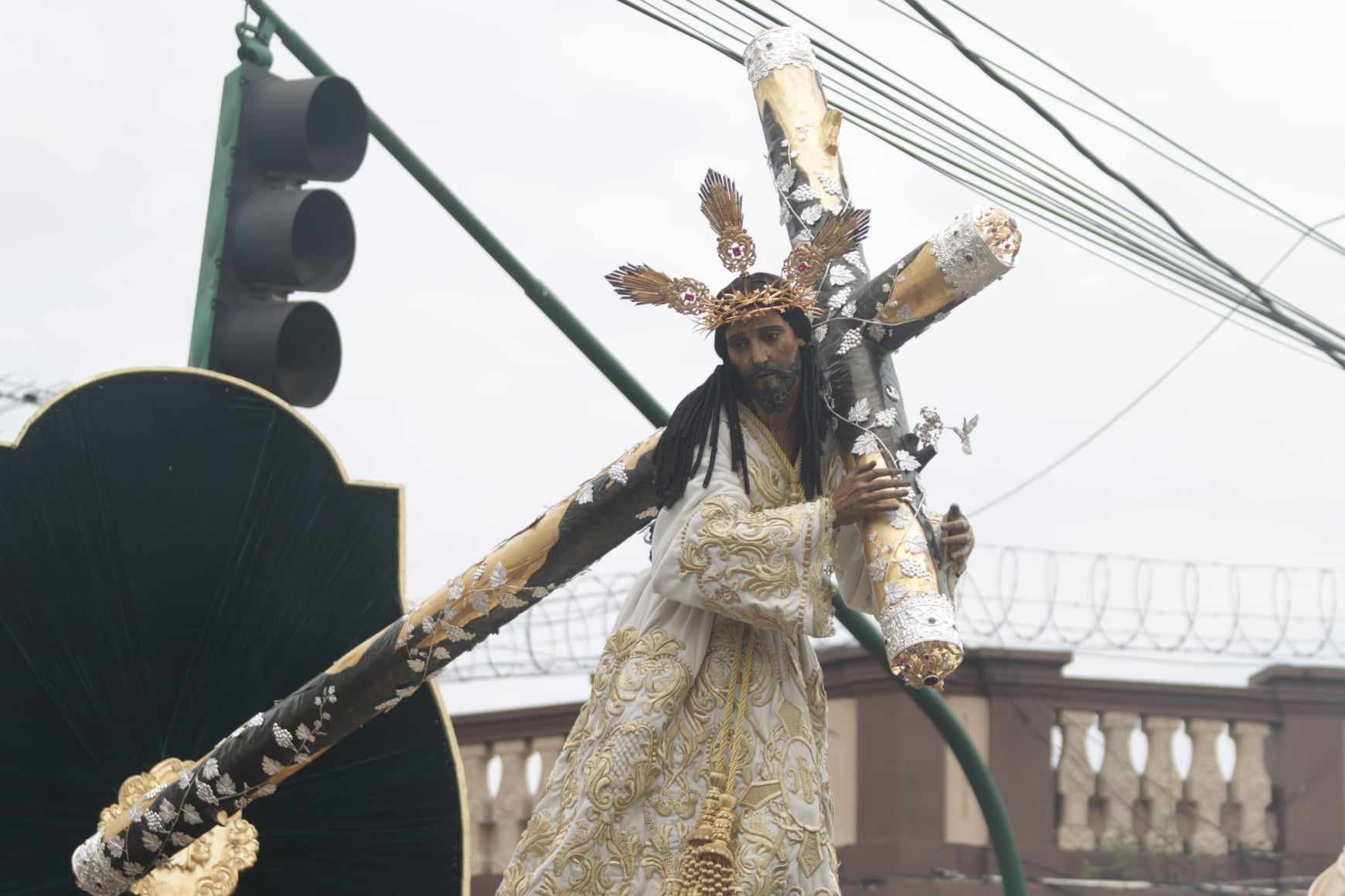 Procesión de Jesús Nazareno de las Tres Potencias por aniversario número 100 de la hermandad (10)