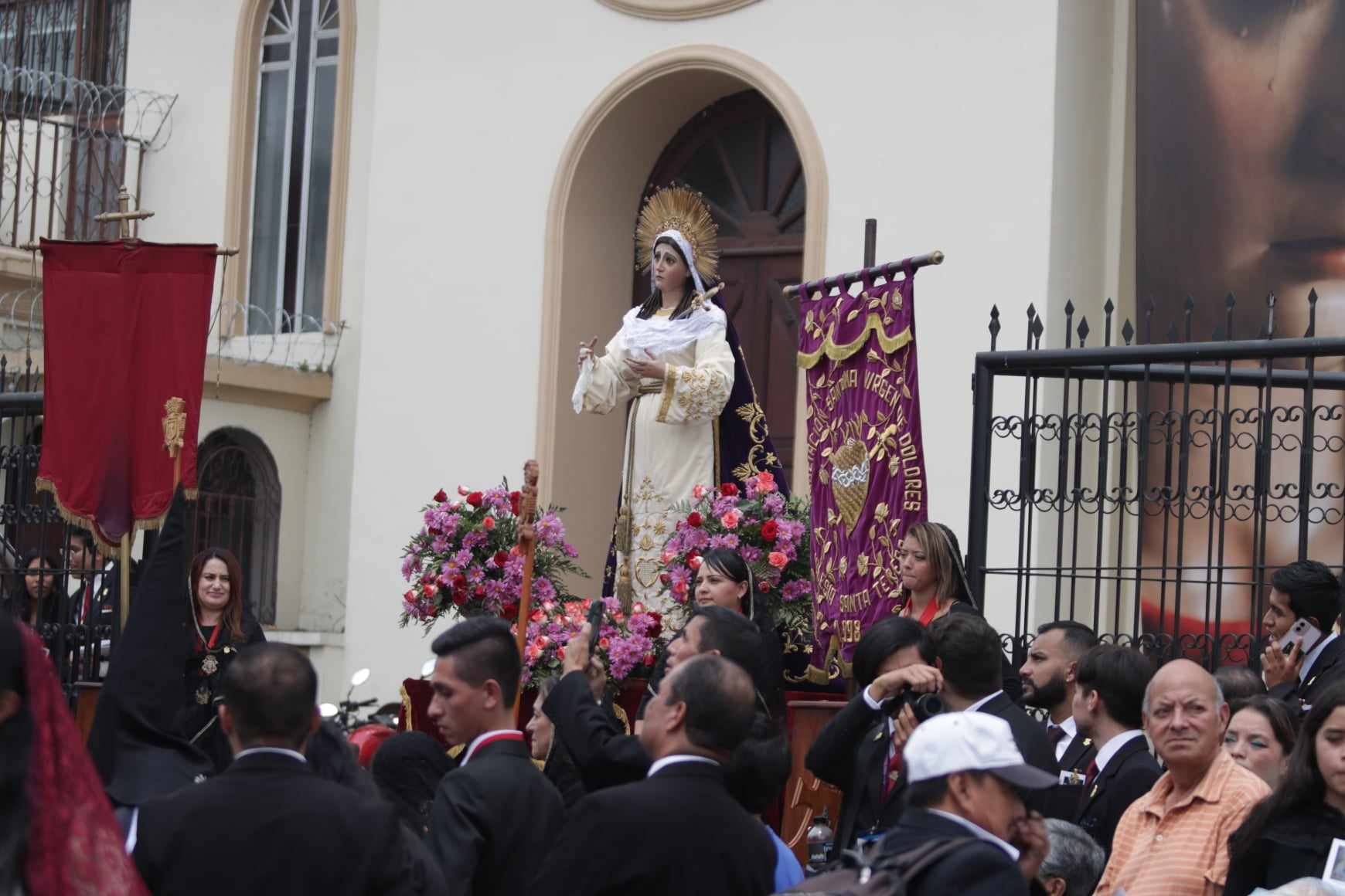 Procesión de Jesús Nazareno de las Tres Potencias por aniversario número 100 de la hermandad (17)