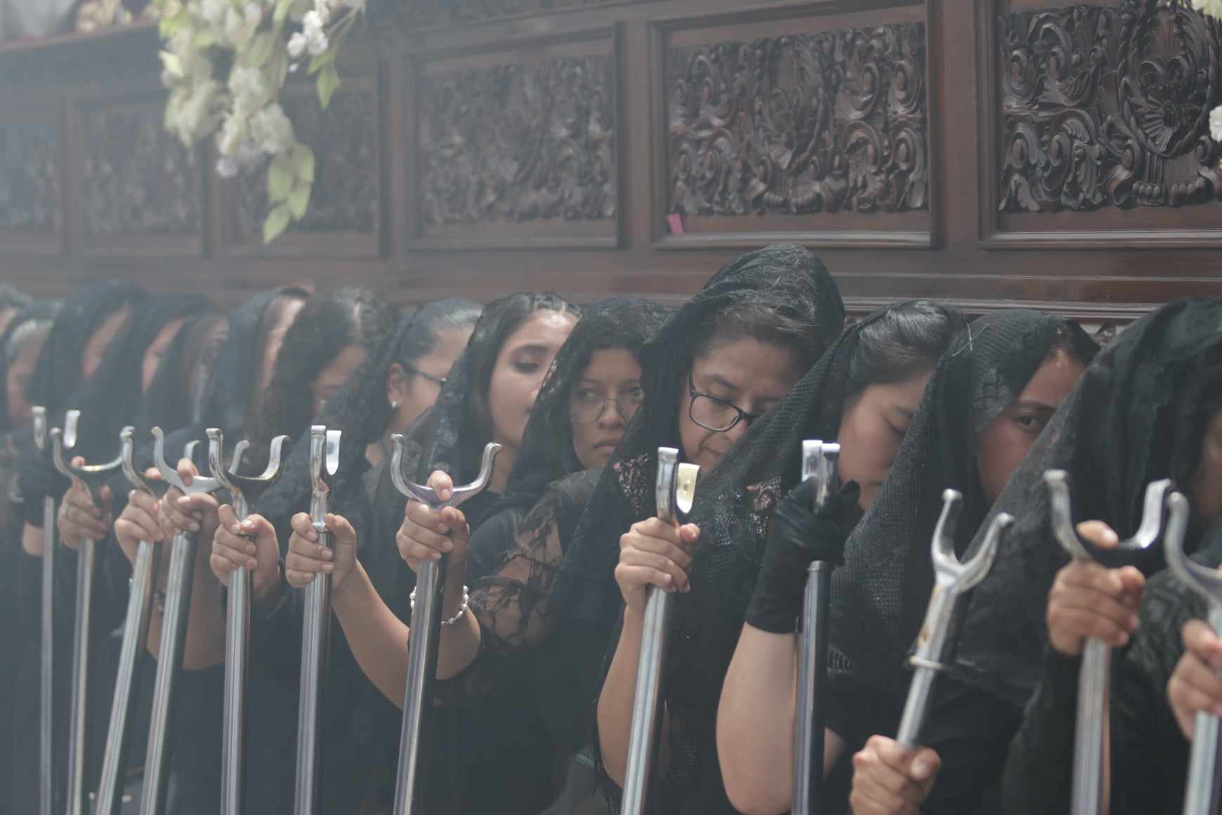 Procesión de Jesús Nazareno de las Tres Potencias por aniversario número 100 de la hermandad (2)