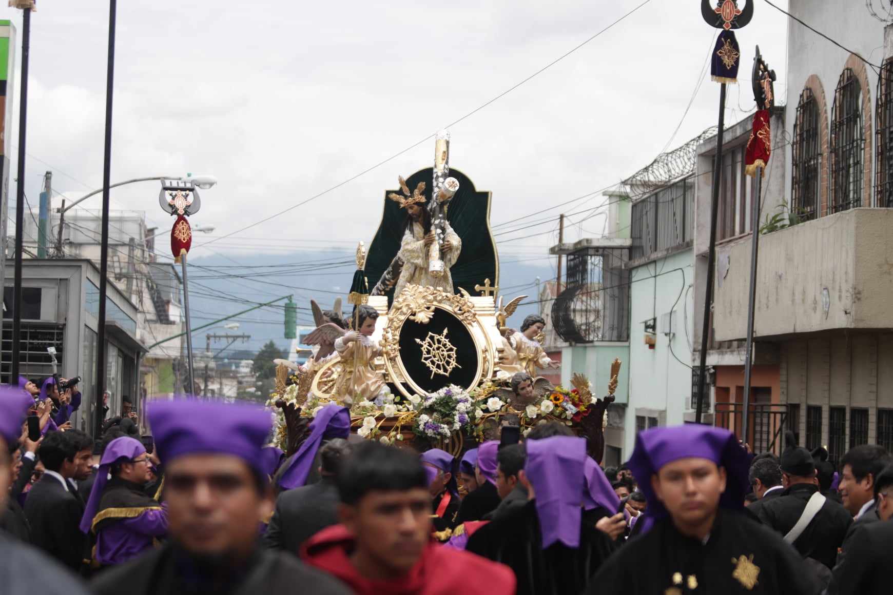 Procesión de Jesús Nazareno de las Tres Potencias por aniversario número 100 de la hermandad (6)