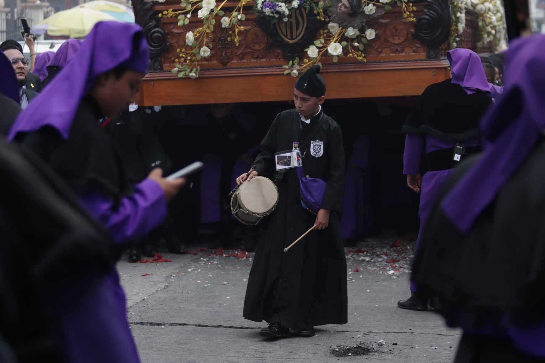 Procesión de Jesús Nazareno de las Tres Potencias por aniversario número 100 de la hermandad (7)