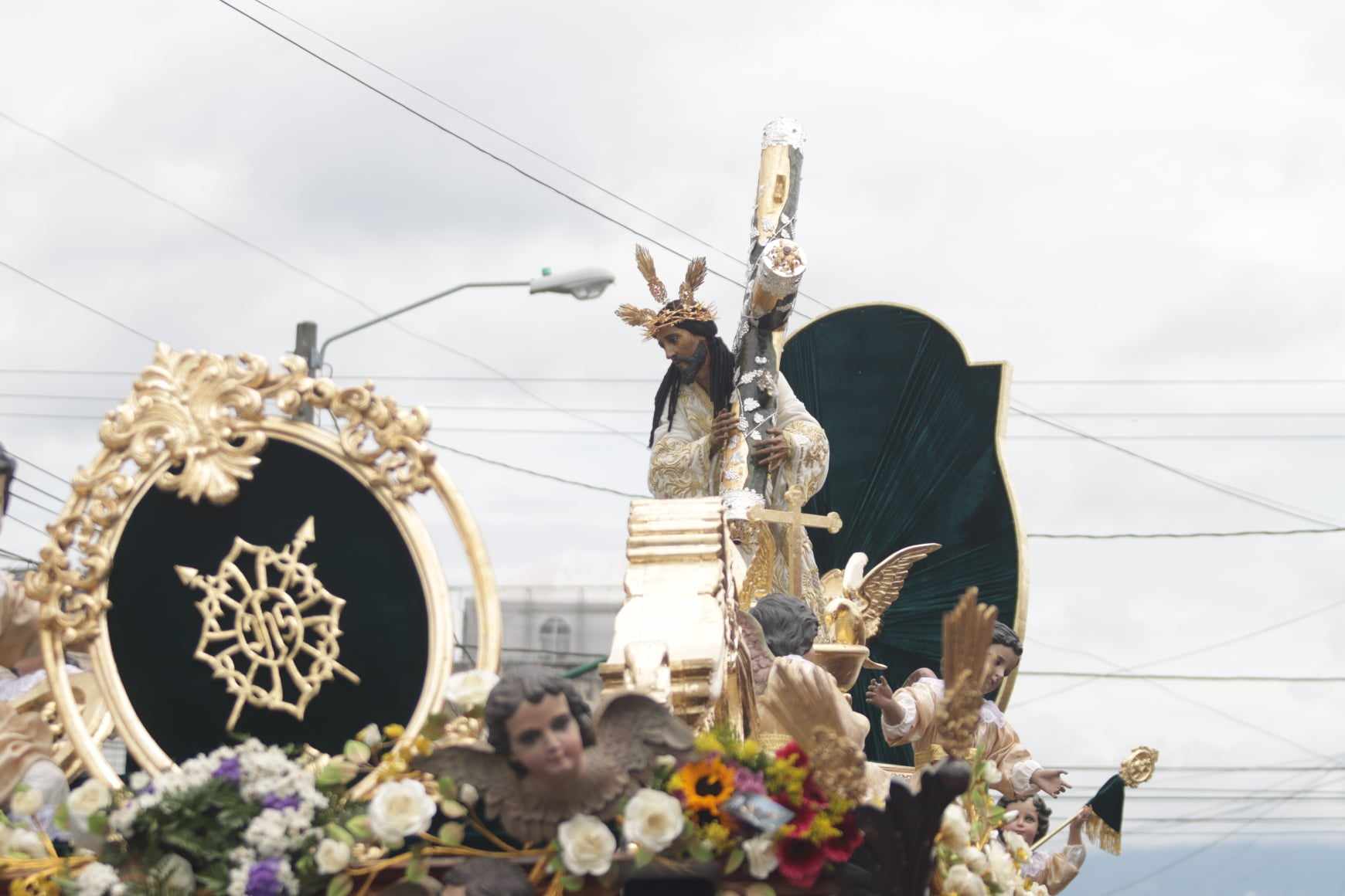 Procesión de Jesús Nazareno de las Tres Potencias por aniversario número 100 de la hermandad (8)