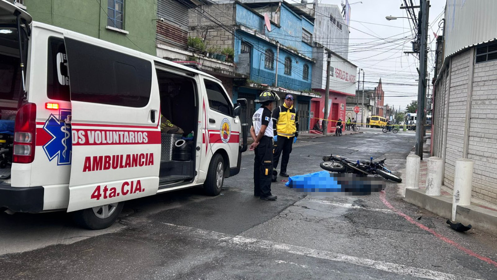 Motorista muere tras accidente en zona 6