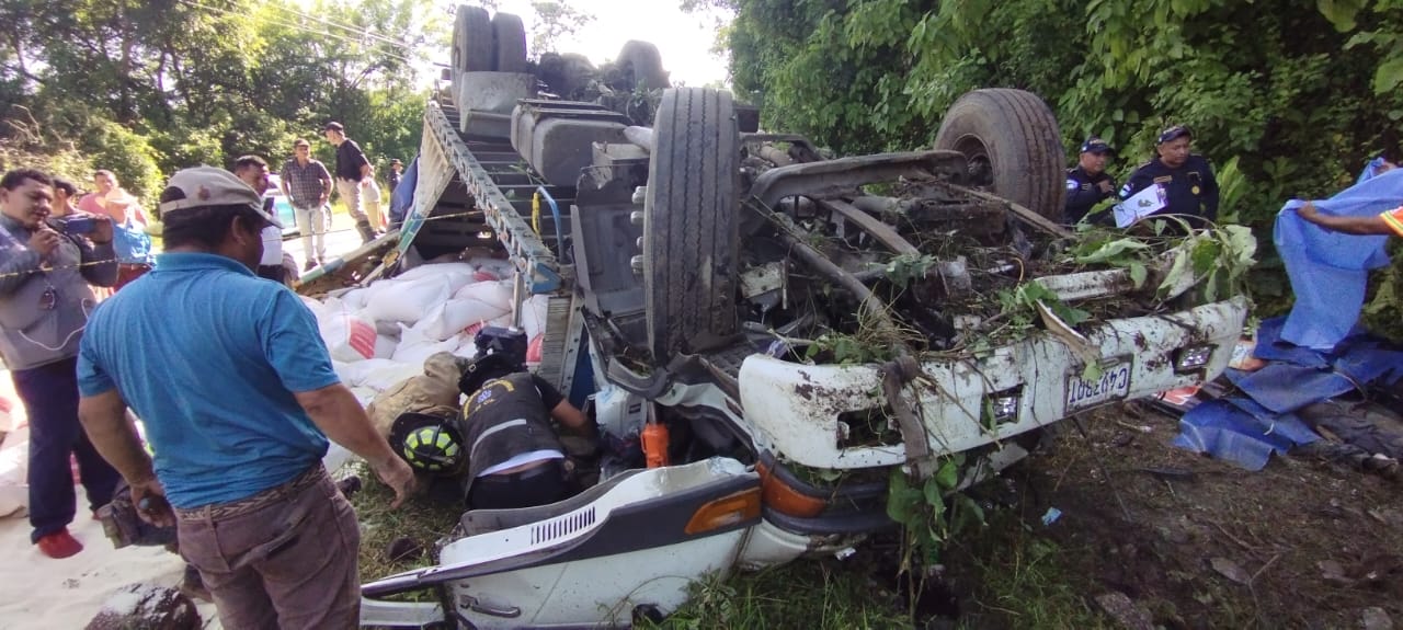 Tres personas mueren tras accidente en ruta a El Salvador