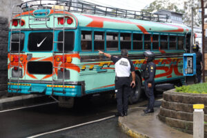 ataque armado en bus en ruta a El Salvador