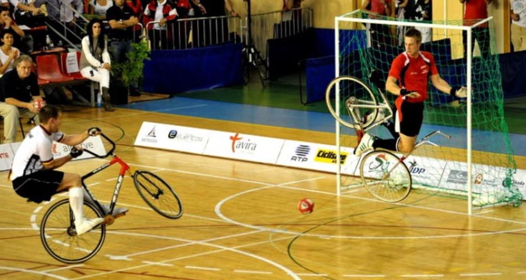 Cycleball o futbol en bicicleta