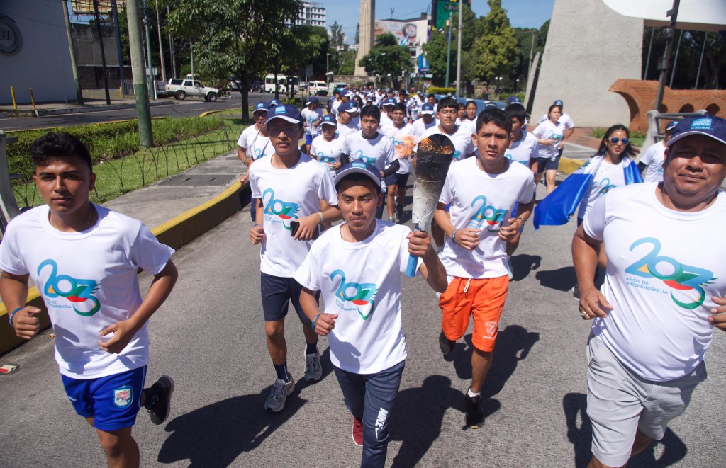 Antorcha recorre CentroamÃ©rica para conmemorar 203 aÃ±os de Independencia