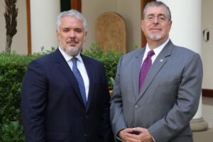 Presidente Bernardo Arévalo se reúne con expresidente de Colombia, Iván Duque