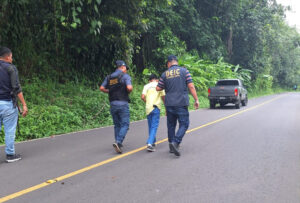 PNC conduce a adolescente implicado en ataque contra estudiante en Quetzaltenango