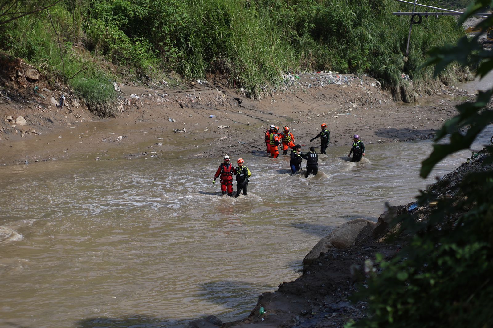 Por tercer día, buscan a menor arrastrado por río Las Vacas