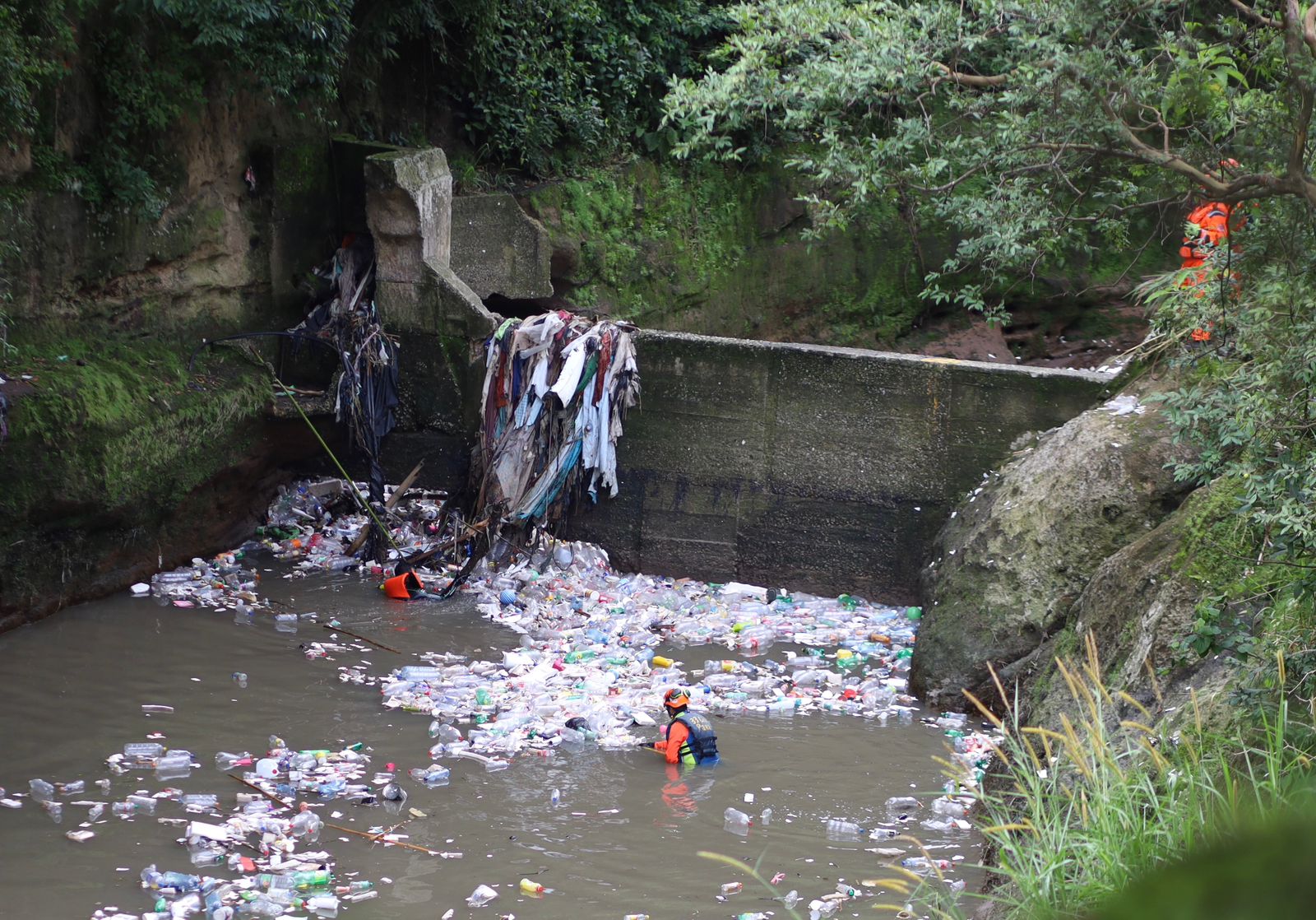 Por tercer día, buscan a menor arrastrado por río Las Vacas