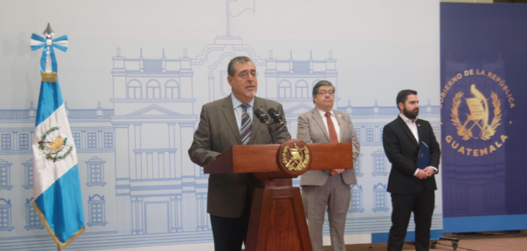 presidente Bernardo Arévalo en conferencia desde el Palacio Nacional