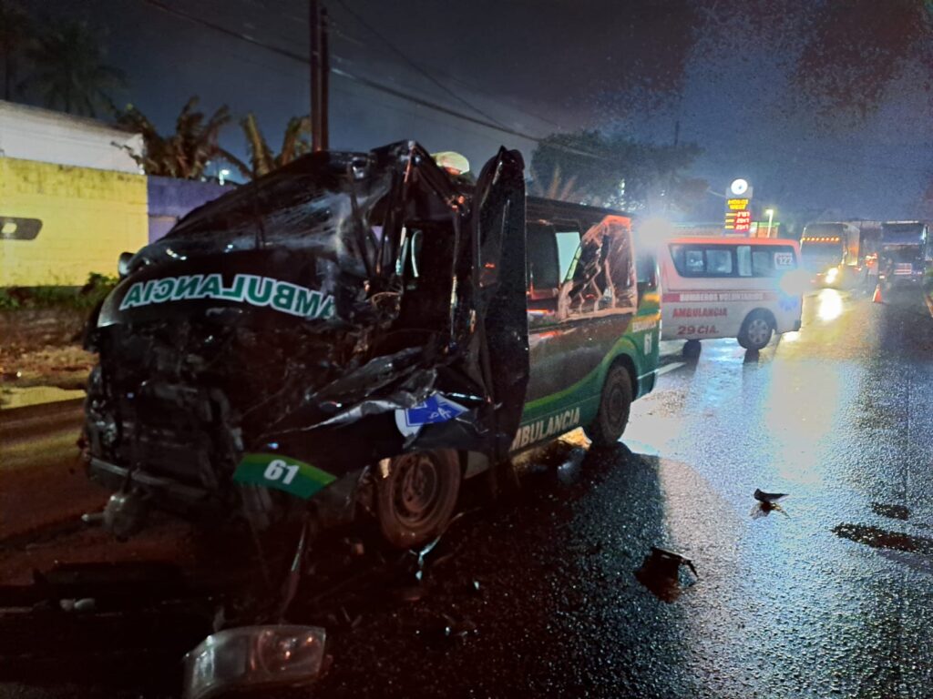 accidente de ambulancia en Amatitlán